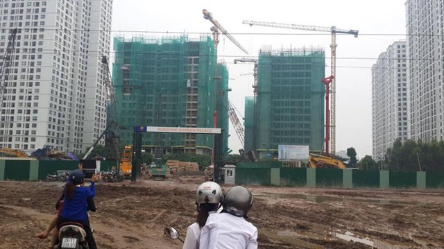 Dự án Sunshine Garden bất ngờ tạm dừng thi công, công trường bị chia cắt ảnh 1