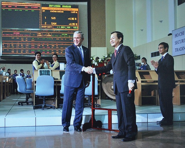 HOSE - 16 năm tạo dựng nền tảng để phát triển bền vững ảnh 4