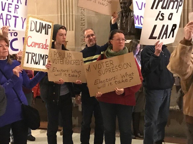 Donald Trump chính thức được chọn làm Tổng thống Mỹ  ảnh 2