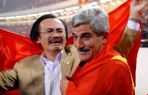 Hạnh phúc của “bầu” Thắng ảnh 1