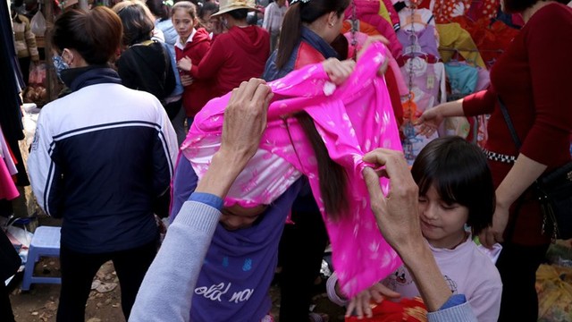 Phiên chợ cuối năm ở Thủ đô chỉ dành cho quý ông ảnh 8