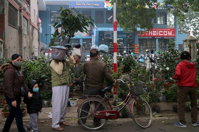 Chợ phiên giữa Hà Thành đậm chất quê giăng kín ngõ phố ảnh 10