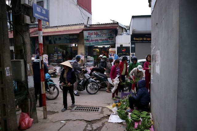 Chợ phiên giữa Hà Thành đậm chất quê giăng kín ngõ phố ảnh 3