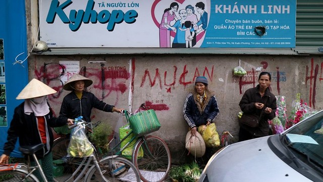 Chợ phiên giữa Hà Thành đậm chất quê giăng kín ngõ phố ảnh 5