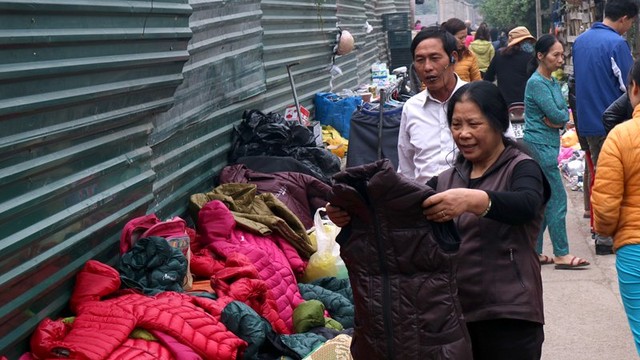 Chợ phiên giữa Hà Thành đậm chất quê giăng kín ngõ phố ảnh 9