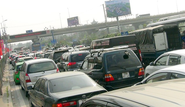 Người dân đổ về quê ăn Tết, cửa ngõ Hà Nội ùn tắc nghiêm trọng ảnh 13