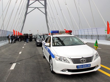 Thông xe cầu vòm thép khổng lồ đẹp nhất Việt Nam ảnh 2