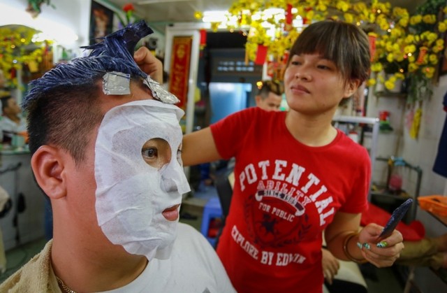 Người Sài Gòn đua nhau làm đẹp chơi Tết ảnh 10