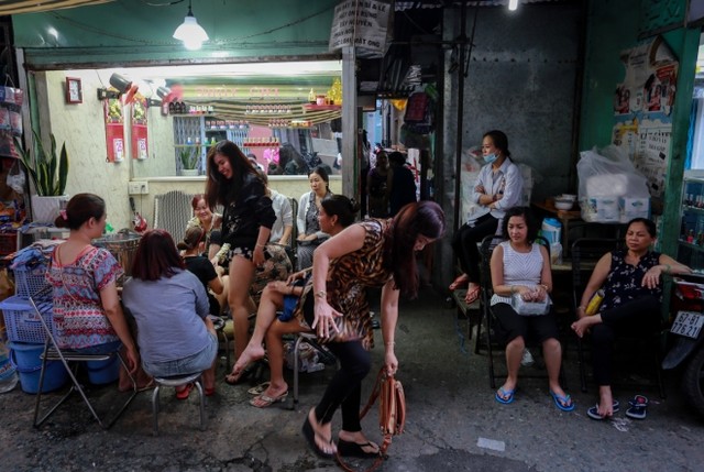 Người Sài Gòn đua nhau làm đẹp chơi Tết ảnh 13