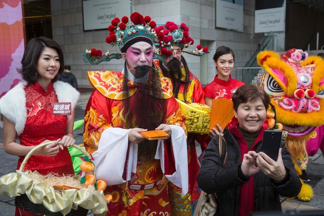 Hình ảnh người dân Châu Á náo nức chuẩn bị đón Tết Đinh Dậu ảnh 38