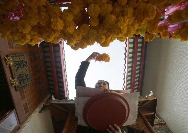 Hình ảnh người dân Châu Á náo nức chuẩn bị đón Tết Đinh Dậu ảnh 42