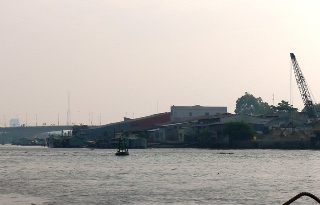 Mùng một Tết, nắng trải vàng những con phố vắng ảnh 11