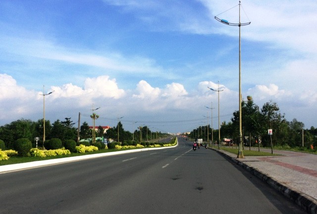 Mùng một Tết, nắng trải vàng những con phố vắng ảnh 9