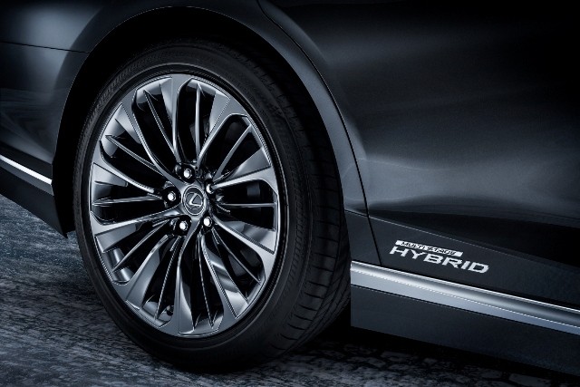 Lexus ra mắt dòng sedan cao cấp nhất tại Geneva Motor show  ảnh 2