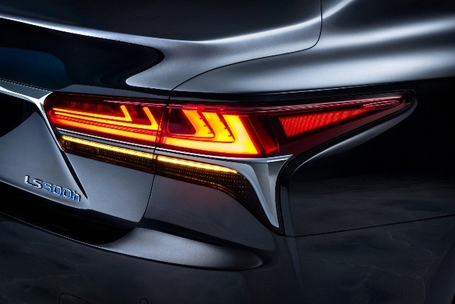 Lexus ra mắt dòng sedan cao cấp nhất tại Geneva Motor show  ảnh 3