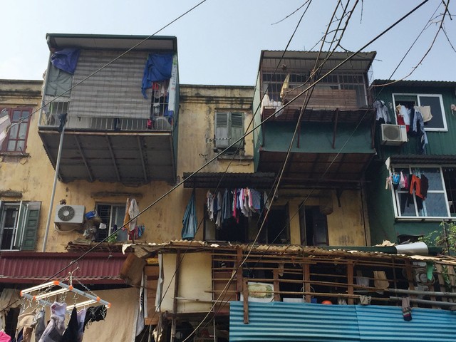 Xập xệ những khu chung cư xuống cấp giữa lòng Hà Nội ảnh 1