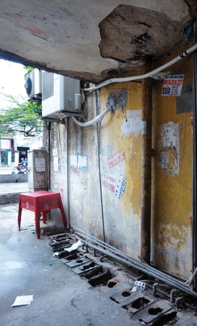 Xập xệ những khu chung cư xuống cấp giữa lòng Hà Nội ảnh 3