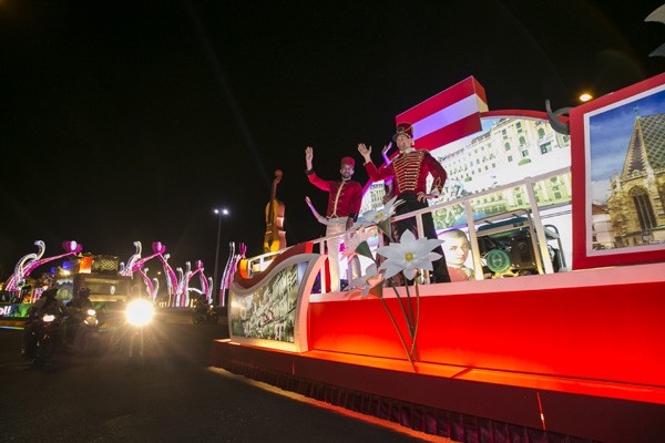 Đà Nẵng sáng bừng lung linh trong Lễ hội đường phố ảnh 1