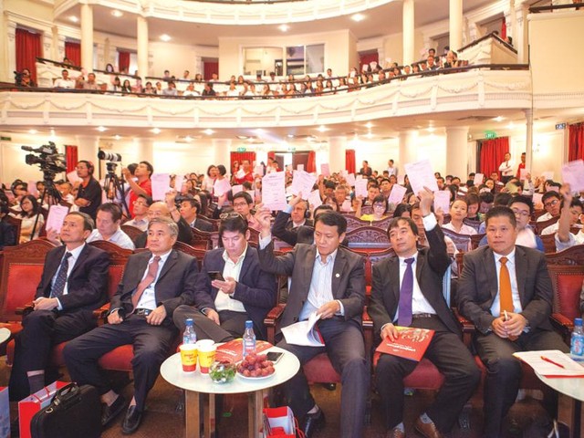 Ông Lưu Đức Khánh, Giám đốc điều hành Vietjet: “Cổ đông cần, 12 giờ đêm Vietjet cũng có nhân viên giải đáp”  ảnh 1