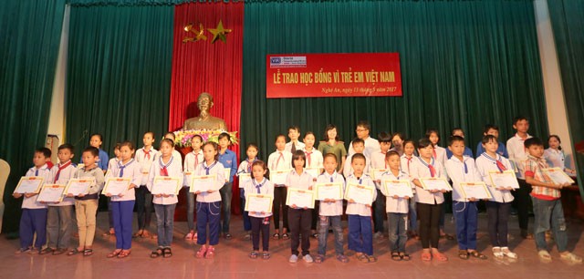 Giải golf Báo Đầu tư mang niềm vui đến với 160 em học sinh tỉnh Nghệ An ảnh 6