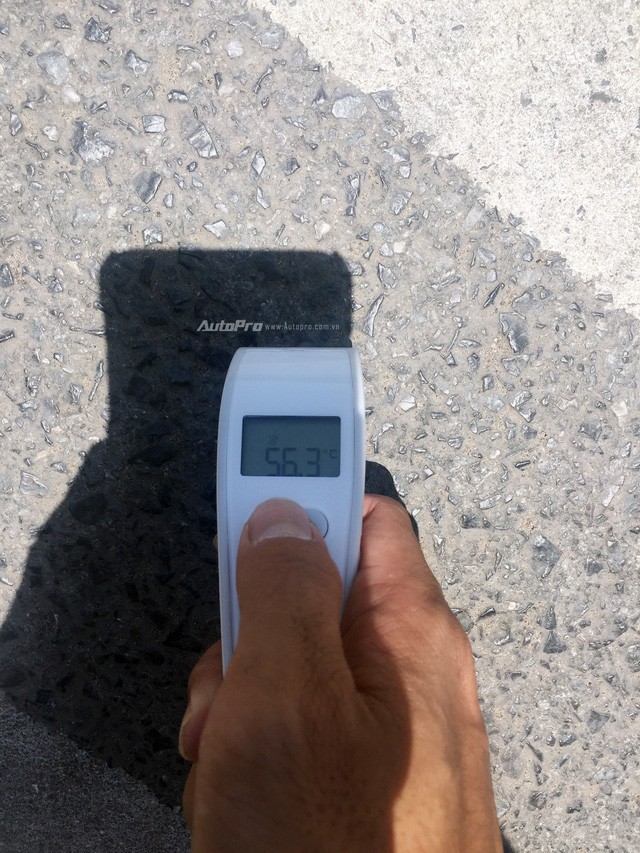 Hà Nội: Nắng nóng đỉnh điểm, nhiệt độ yên xe máy lên tới hơn 70 độ C ảnh 2