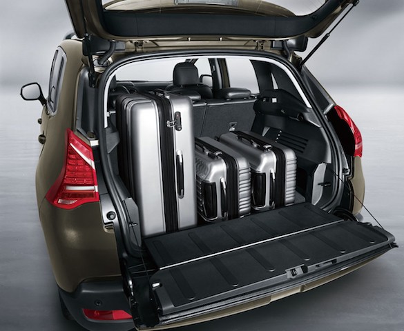 Áp lực, Peugeot giảm giá “xế” 3008 tới 75 triệu đồng, tặng thêm 1 năm bảo hiểm ảnh 2