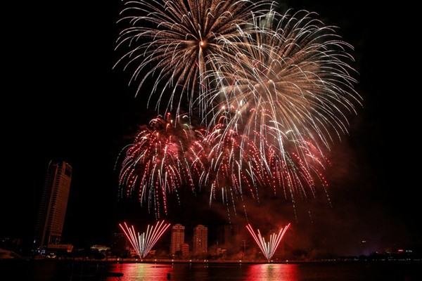 Chung kết Lễ hội pháo hoa Đà Nẵng: Đội Ý giành chiến thắng rực rỡ ảnh 4