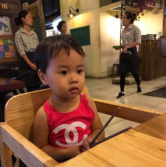 Hình ảnh người dân HUD3 Linh Đàm “rồng rắn” xếp hàng xách nước sinh hoạt ảnh 5