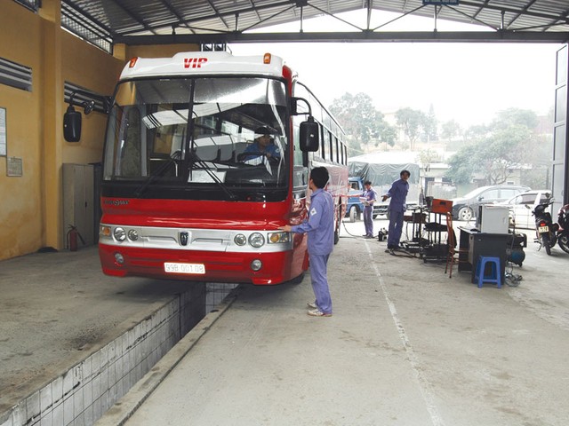 Đăng kiểm xe lo bị “treo” thiết bị hành nghề ảnh 1