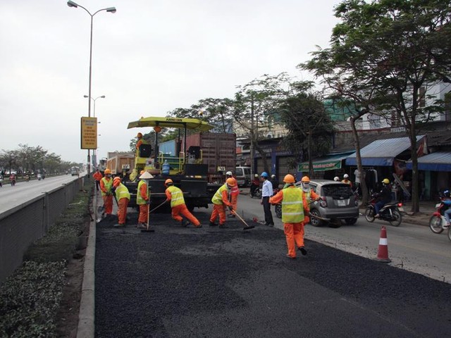 Thu phí bảo trì đường bộ mấy năm rồi, vì sao vẫn không có tiền sửa chữa đường? ảnh 1