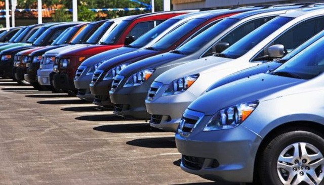 Bán không màng đến giá: Ô tô giảm sập sàn, ồ ạt xả hàng ảnh 1