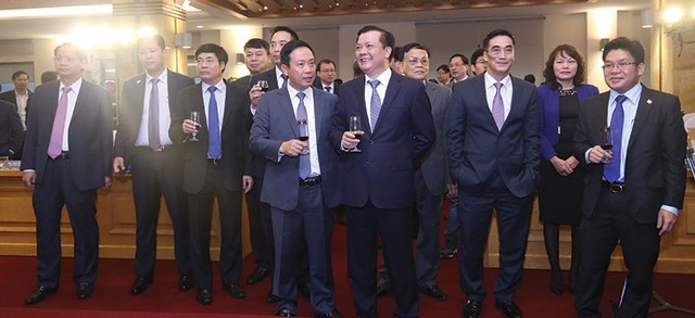 Hàng loạt việc mới thúc 3 thị trường chứng khoán bước vững 2018 ảnh 1