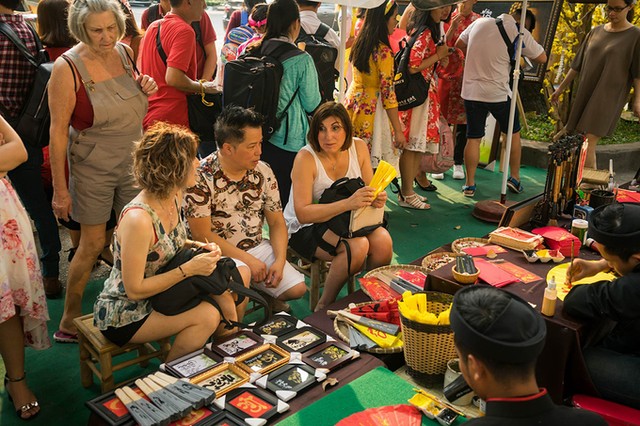 Sài Gòn thay áo hoa, sẵn sàng đón Tết 2018 ảnh 8