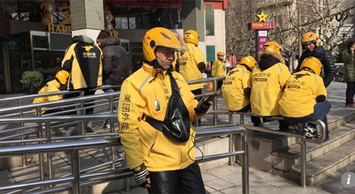 Những người Trung Quốc chọn đi làm thay vì về quê ăn Tết ảnh 1