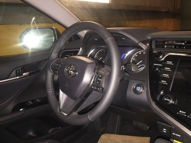 Toyota Camry thế hệ mới đầu tiên về Việt Nam giá gần 2,5 tỷ ảnh 4