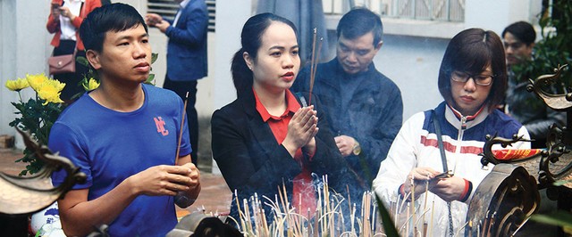 Dân sales bất động sản tíu tít lễ chùa đầu năm ảnh 1