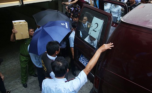 Bộ Công an khám xét Ngân hàng Eximbank tại TP.HCM ảnh 1