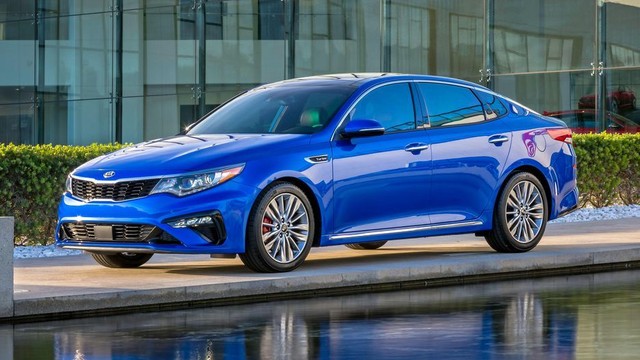 Kia Optima tăng trang bị tiêu chuẩn để đấu Toyota Camry ảnh 2