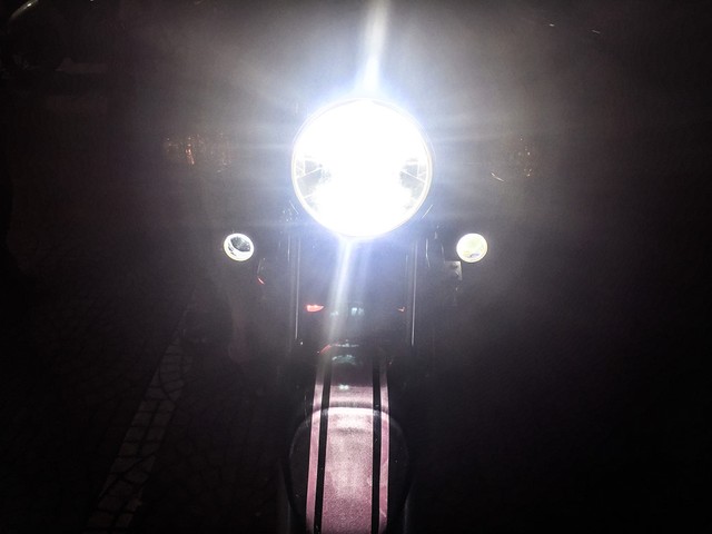 Mối nguy hại khi thay đèn siêu sáng cho xe máy, môtô ở Việt Nam ảnh 3