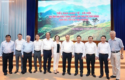 Thủ tướng chủ trì cuộc làm việc của Tiểu ban Kinh tế - Xã hội Đại hội Đảng XIII ảnh 1