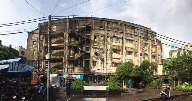 Chung cư chờ sập, phá cũng không dễ ảnh 1