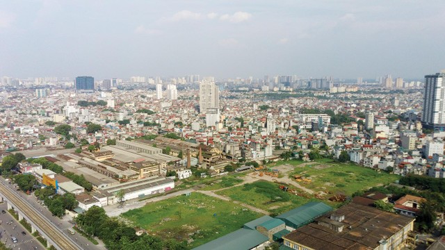 Di dời nhà máy ra khỏi nội đô: Tiếc đất vàng hay khó thủ tục? ảnh 1
