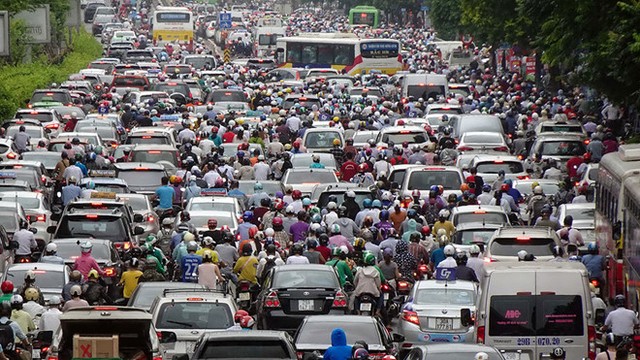 Bao giờ mới hạn chế xe cá nhân? ảnh 1