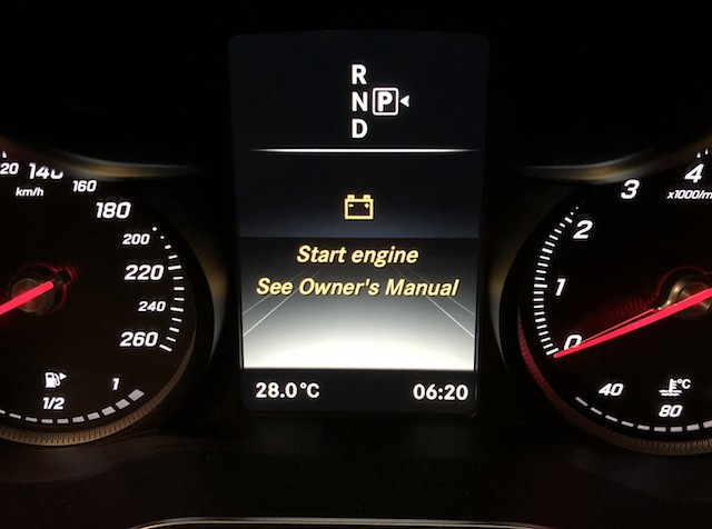 Chủ xe Mercedes-Benz “choáng” với màn hình hiển thị gần 300 thông báo ảnh 1