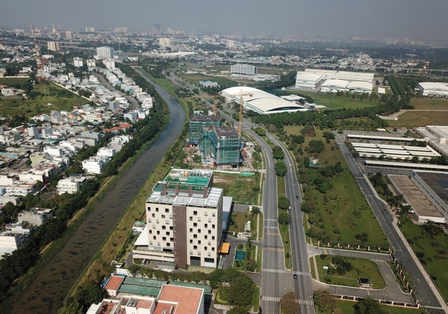 TP.HCM “tuyên chiến” với các công trình lấn sông Sài Gòn ảnh 1