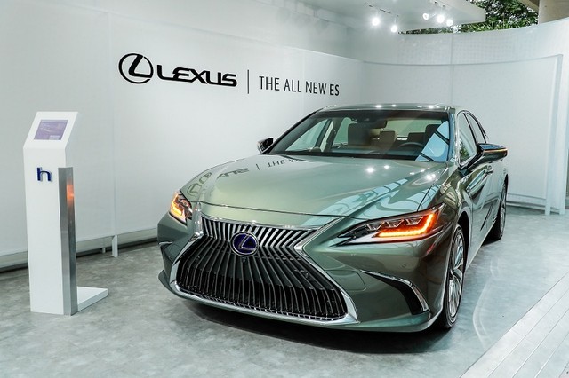 Bộ đôi Lexus LS và ES mới bắt đầu giao xe tại Việt Nam ảnh 1
