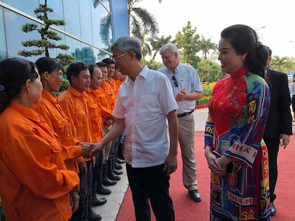 Lãnh đạo TP.HCM thăm và chúc tết công nhân VWS ảnh 1