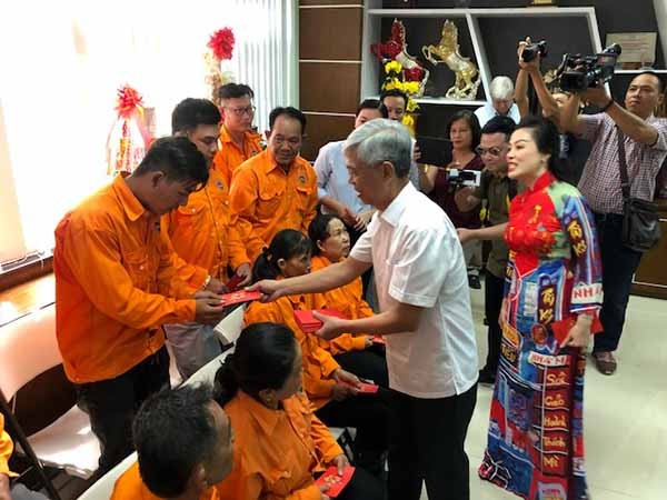Lãnh đạo TP.HCM thăm và chúc tết công nhân VWS ảnh 2