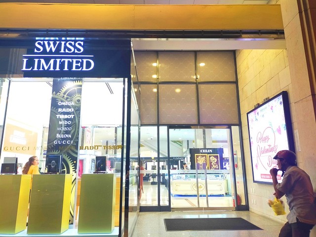 Ảnh hưởng virus corona: Trung tâm thương mại tại TP.HCM vắng như chợ chiều ảnh 5