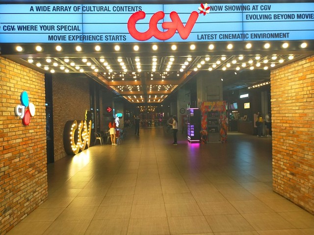 Ảnh hưởng virus corona: Trung tâm thương mại tại TP.HCM vắng như chợ chiều ảnh 6